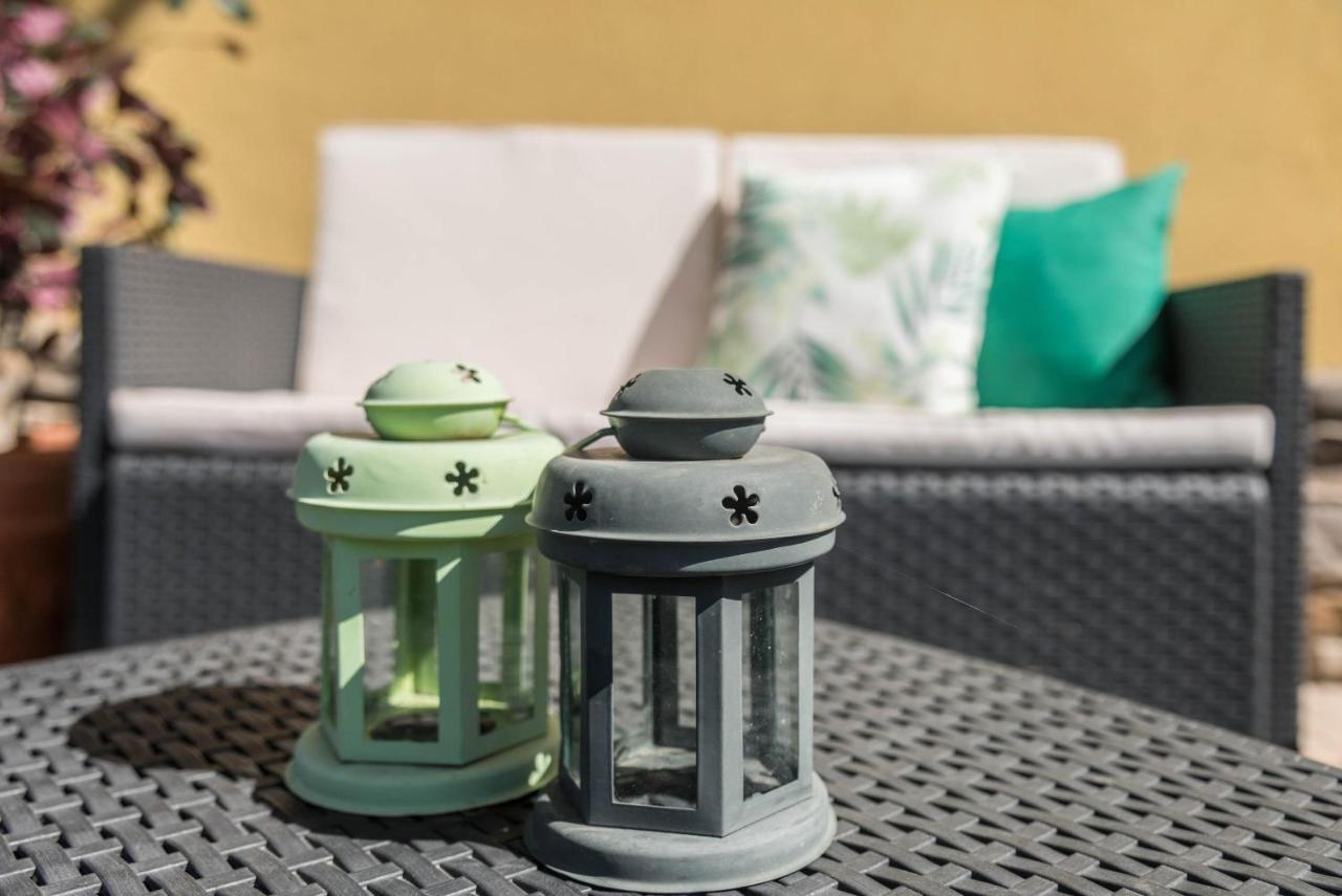 Tinas Yellow Home Leggiuno المظهر الخارجي الصورة